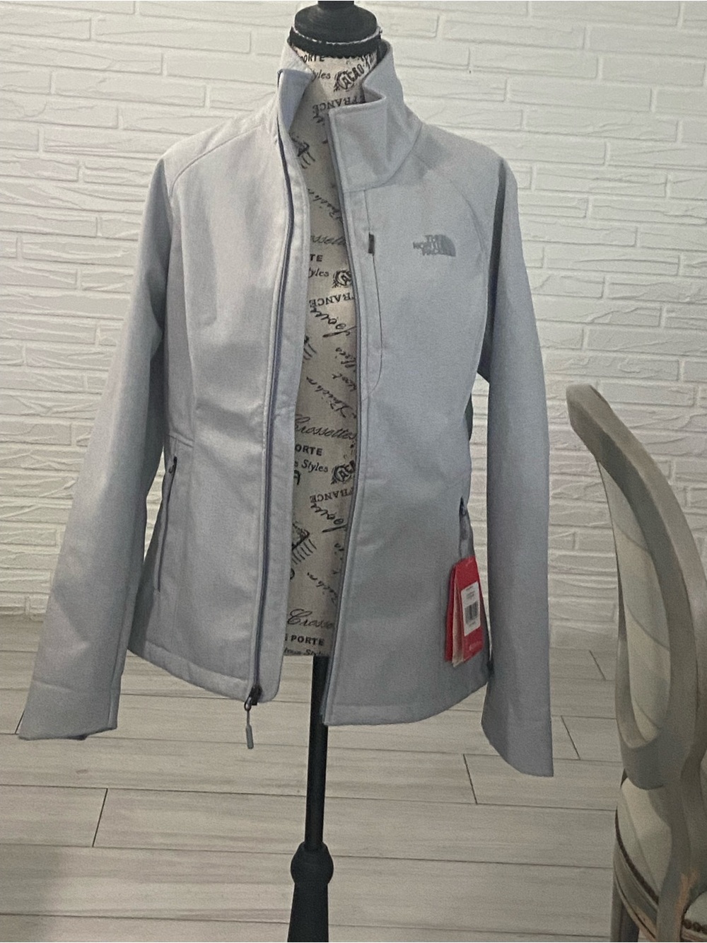The North Face Women's Light Gray Softshell Utility Jacket - Picture 3 of 12